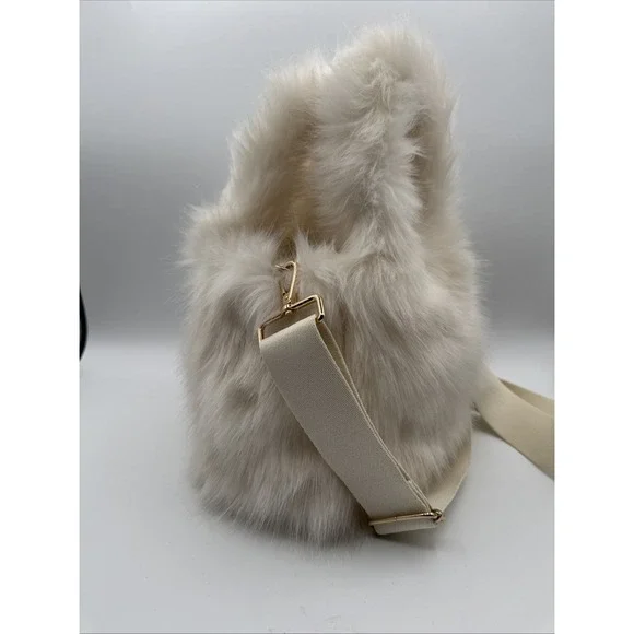 H&M Cream‎ Faux Fur Crossbody Bag Soft Plush Winter Cozy Minimalist - Picture 10 of 11
